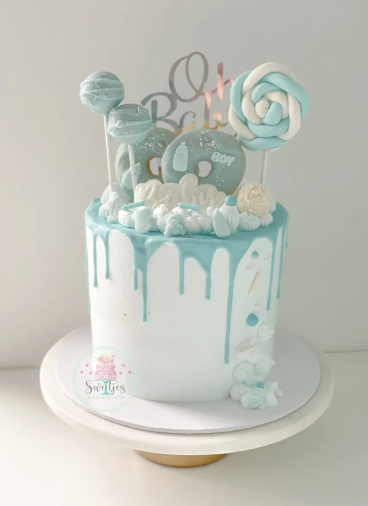 semi-naked cake bruidstaart met botercreme en bloemen